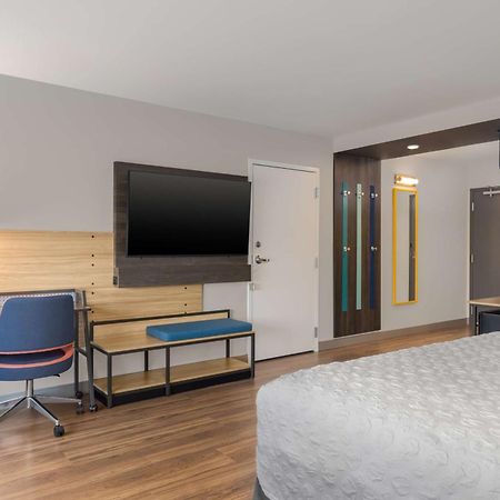 Tru By Hilton Oshkosh Otel Dış mekan fotoğraf